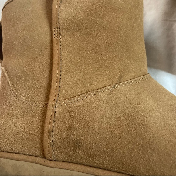 Ugg Classic Mini Boot Size 8 Tan Sheepskin - Picture 9 of 13